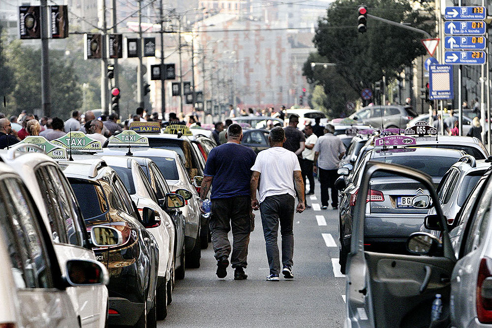 Taksisti razmatraju blokade ključnih saobraćajnica u Beogradu.