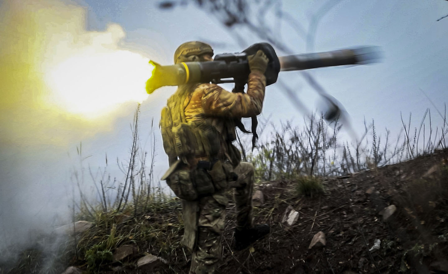 Ukrajinski vojnik sa protivtenkovskom raketom.