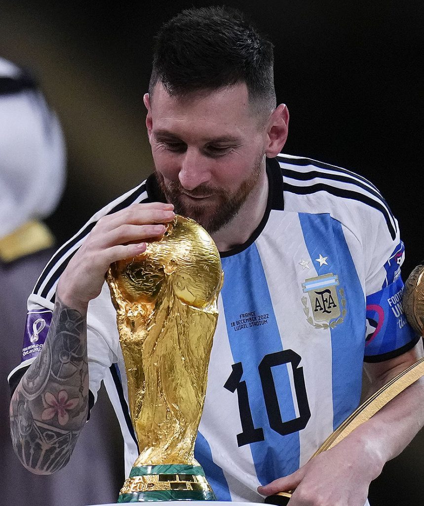 Lionel Mesi nakon pobede Argentine na Svetskom prvenstvu u fudbalu 2022.