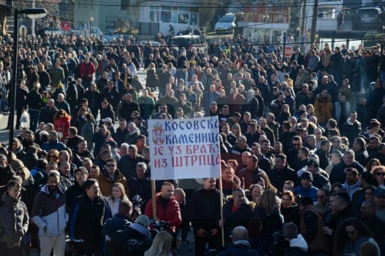 Protesti U Kosovskoj Mitrovici I Štrpcu Jedni Su Za Drugi Su Protiv