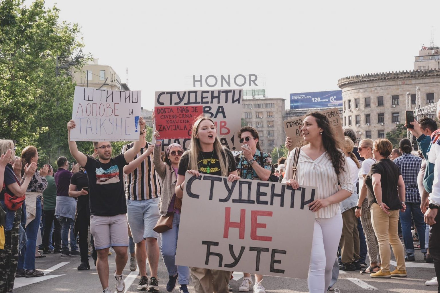 Skup studenata tokom protesta za pravdu i protiv korupcije