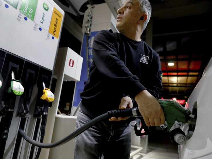 Točenje goriva na benzinskoj pumpi