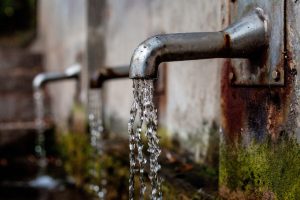 Građani Kostolca i okolnih sela već dve nedelje bez ispravne vode za piće.