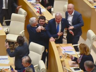 Tuča u gruzijskom parlamentu: Sukob predstavnika vlasti i opozicije