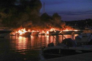 U velikom požaru u marini u Medulinu izgorelo dvadesetak malih brodova