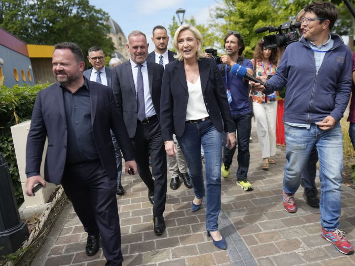 Liderka partije Nacionalno okupljanje Marin le Pen po izlasku sa svog biračkog mesta