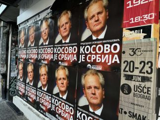 Plakati sa likom Slobodana Miloševića izlepljeni širom Beograda