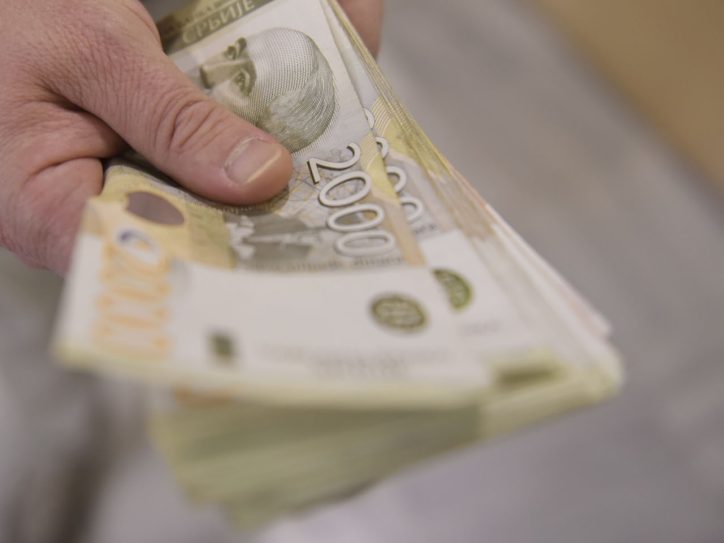 Plate u Srbiji: Polovina ljudi zarađuje manje od 600 evra