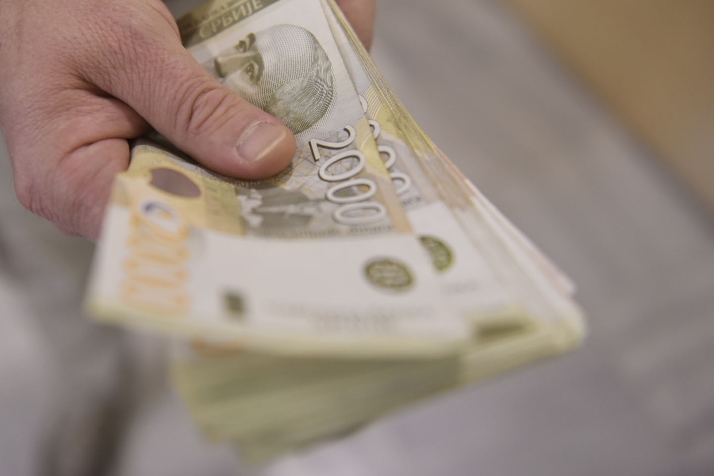 Plate u Srbiji: Polovina ljudi zarađuje manje od 600 evra