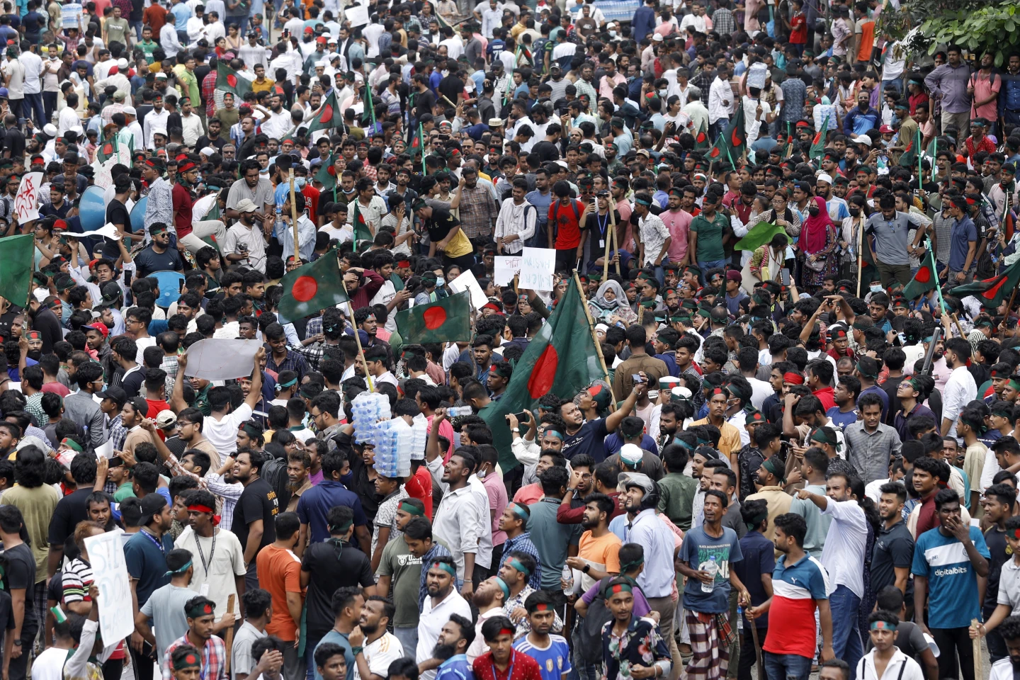 Protesti okupili desetine hiljada ljudi