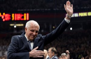 Navijači Partizana su na Aeodromu „Nikola Tesla“ u Beogradu dočekali trenera Željka Obradovića.