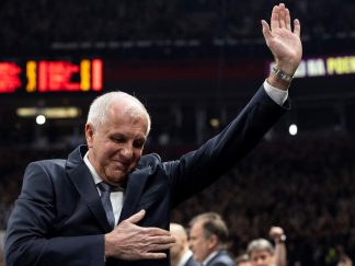 Navijači Partizana su na Aeodromu „Nikola Tesla“ u Beogradu dočekali trenera Željka Obradovića.