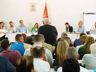 Predsednik Srbije razgovara sa građanima Ljubovije