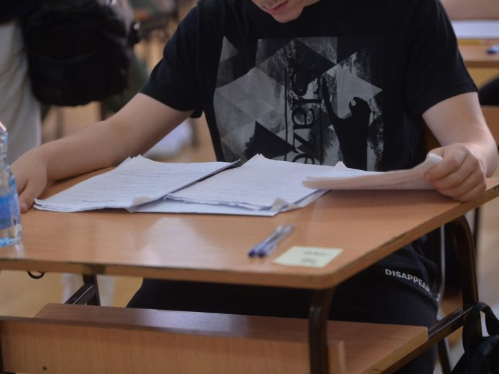 Mala matura, učenik za testom