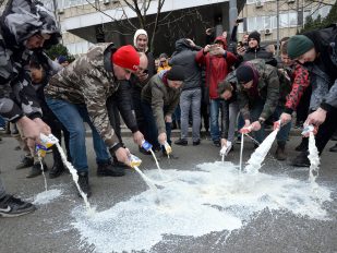 Ministar poljoprivrede Dragan Glamočić pozvao je građane da iskažu mlekarski patriotizam - kupujući više srpskog mleka i mlečnih proizvoda.