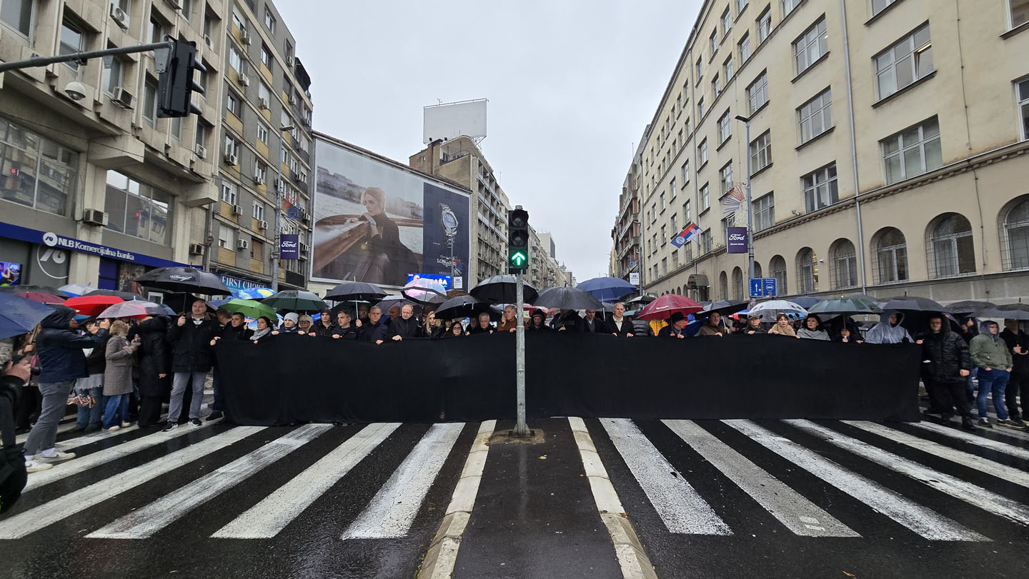 Akcija 15 minuta tišine za žrtve u Novom Sadu