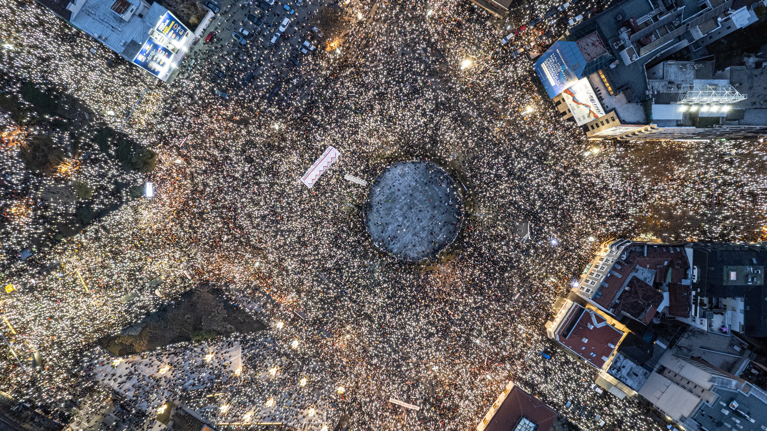 Fotografija iz drona: Nepregledan broj ljudi na Slaviji