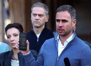 Aleksić za „Vreme”: Policija upala u NPS, došli da nam pokupe sve telefone i laptopove
