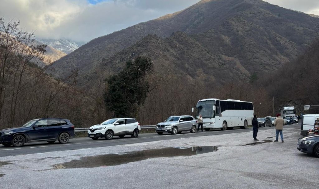 Sudar autobusa i automobila kod Kraljeva