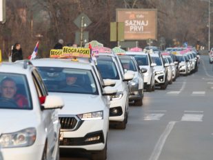 Kolona taksista stigla u Novi Sad