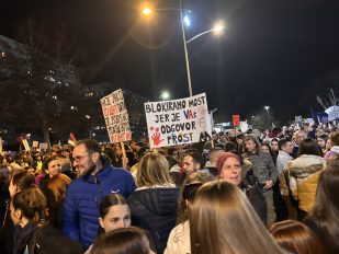 Ogroman broj ljudi na Mostu slobode