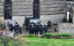 Zvučni top kod Skupštine Srbije 15. marta