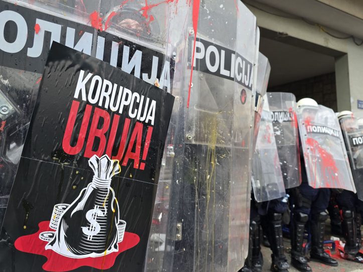 Policija ispred Skupštine grada Novog Sada