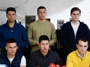 Studenti koji žele da uče u Pionirskom parku