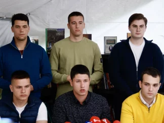 Studenti koji žele da uče u Pionirskom parku