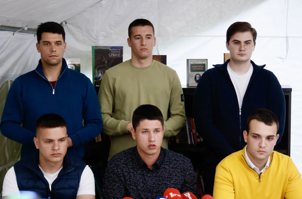 Studenti koji žele da uče u Pionirskom parku