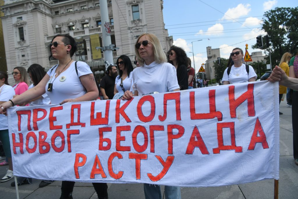 Protest predškoskih radnika na Trgu republike