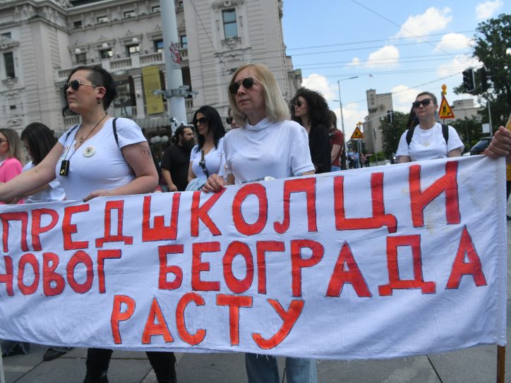 Protest predškoskih radnika na Trgu republike