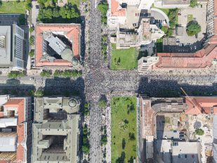 Protest ispred Vlade Srbije, fotografija iz drona