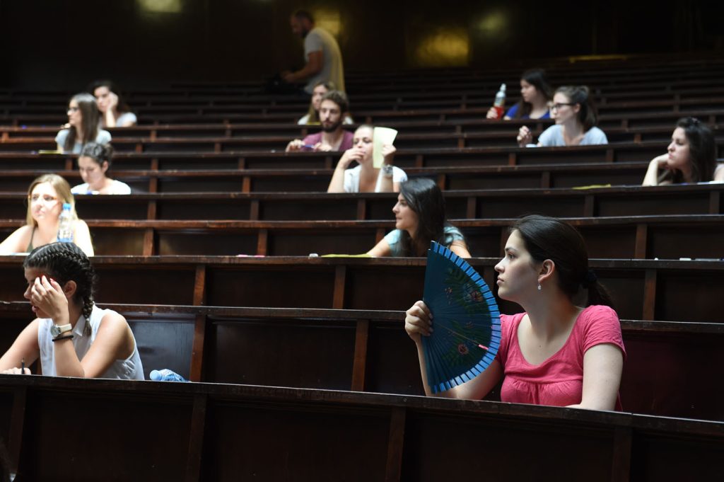 Studenti u amfiteatru