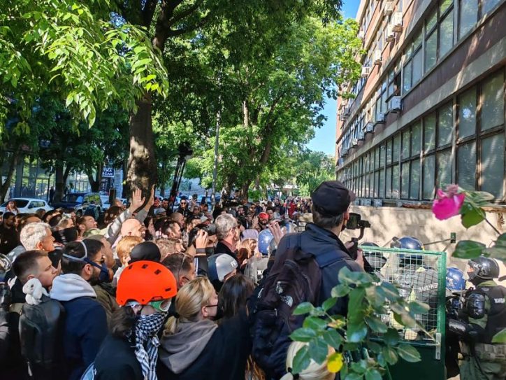 Protest ispred zgrada pravosuđa u Novom Sadu