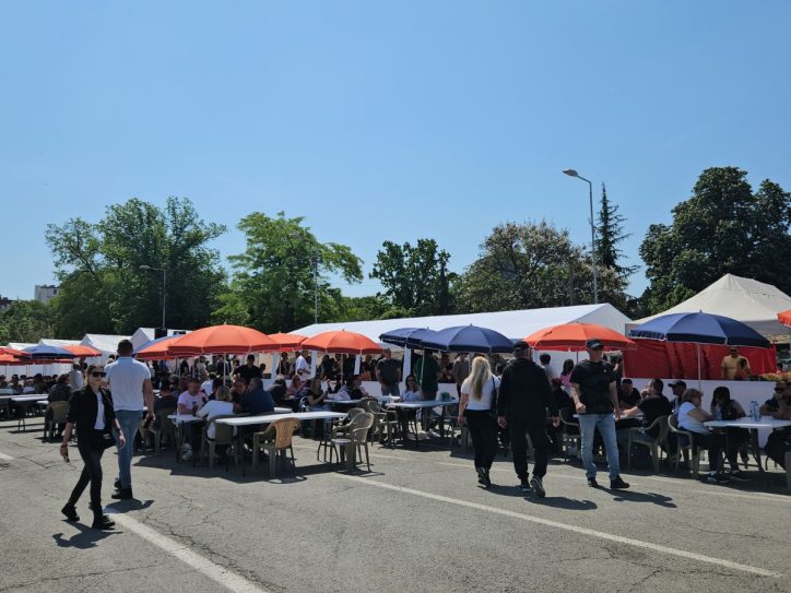 Plato ispred Narodne skupštine