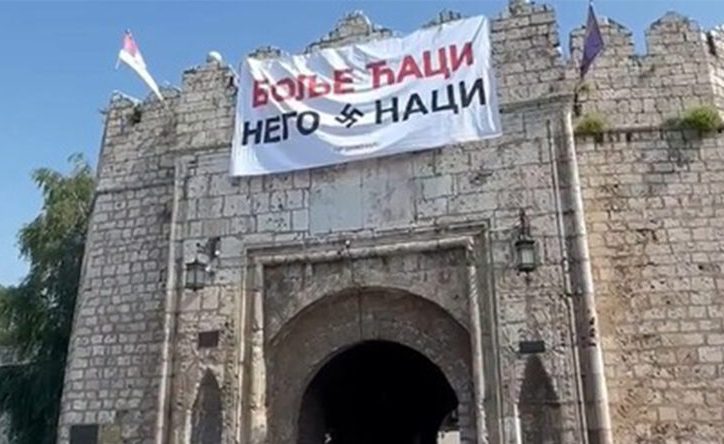 Na tvrđavi u Nišu okačen natpis: „Bolje Ćaci nego Naci