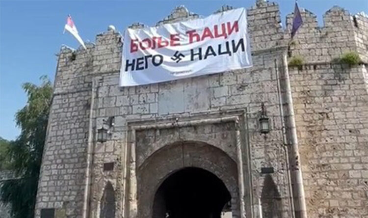 Na tvrđavi u Nišu okačen natpis: „Bolje Ćaci nego Naci