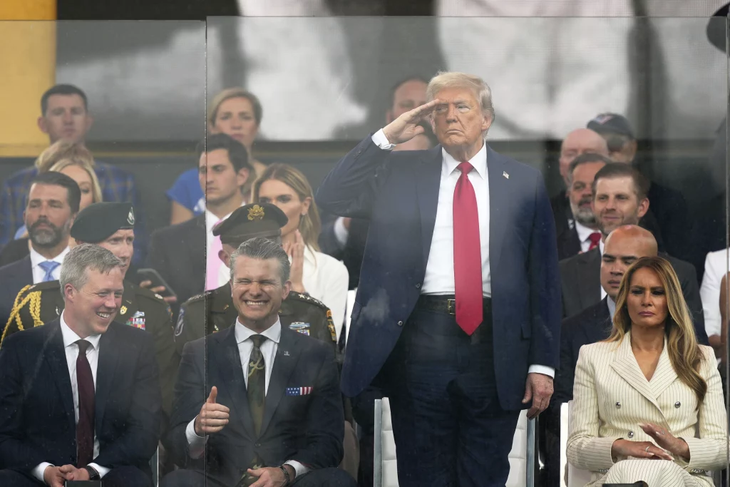 Donald Tramp na vojnoj paradi povodom 250 godina vojske SAD