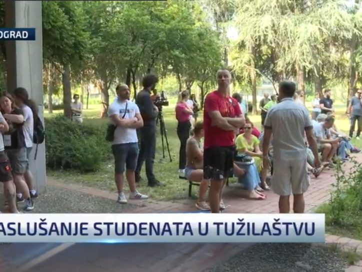 Građani ispred Trećeg osnovnog tužilaštva u Beogradu