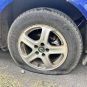 Izbušene gume na automobilu reporterke Vremena