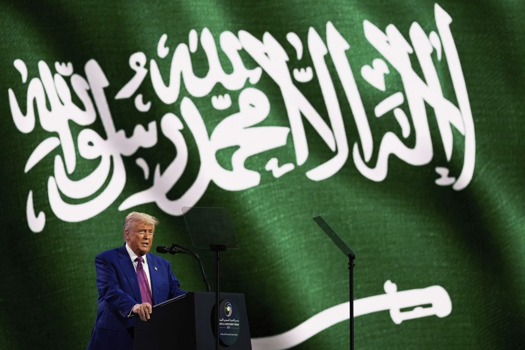 ŽIVI PESAK BLISKOG ISTOKA: D. Tramp u Sudijskoj Arabiji