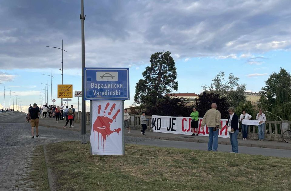 Zborovi građana postavili su izložbu na Varadinskom mostu