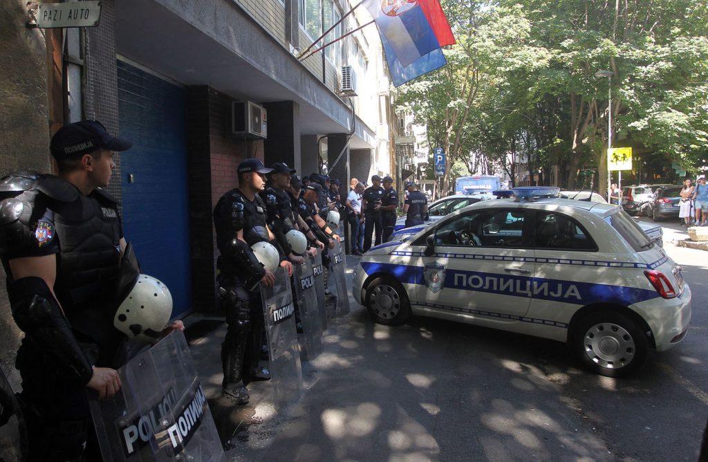 Protest ispred Policijske stanice u Majke Jevrosime: Nastavljaju se hapšenja građana