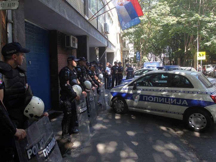 Protest ispred Policijske stanice u Majke Jevrosime: Nastavljaju se hapšenja građana