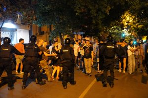 Potiskivanje građana: Jurnjava po ulicama