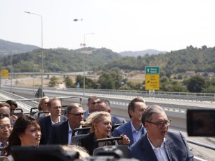 Predsednik Srbije Aleksandar Vučić obilazi novu deonicu auto-puta E-763