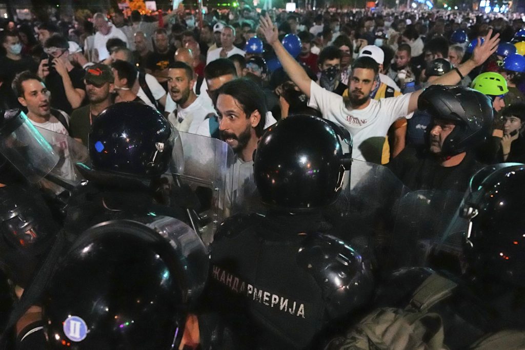 Neredi na ulicama Beograda tokom protesta 