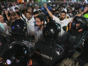 Neredi na ulicama Beograda tokom protesta 