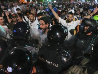 Neredi na ulicama Beograda tokom protesta 